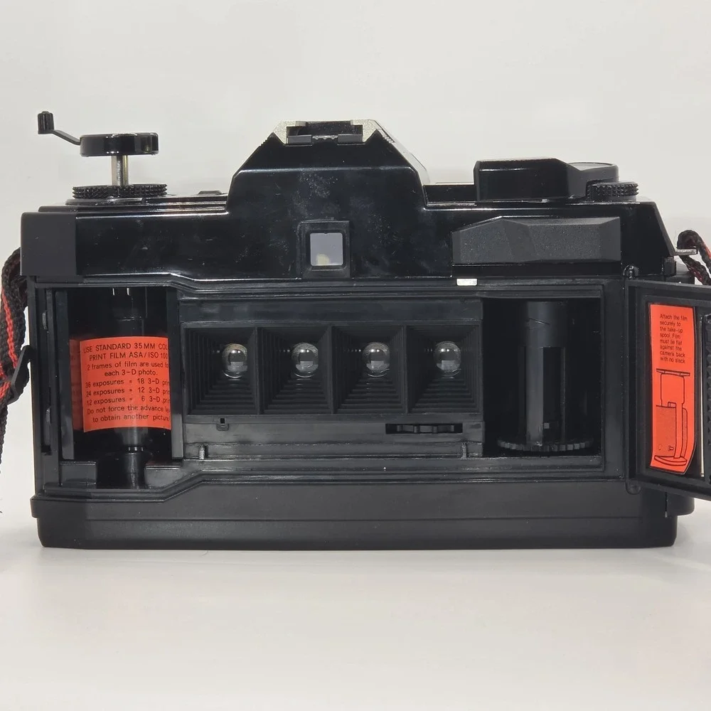 NISHIKA N8000 35mm Quadrascopic 3D FILM CAMERA W/ Case & Strap Dry Tested